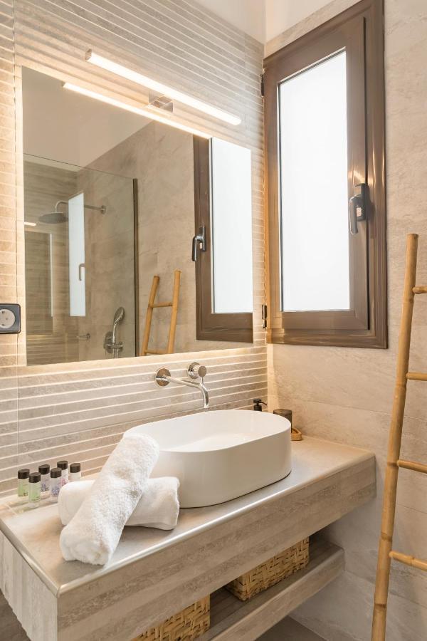 Villa Santa Maria With Private Pool And Sea View 아판토우 외부 사진