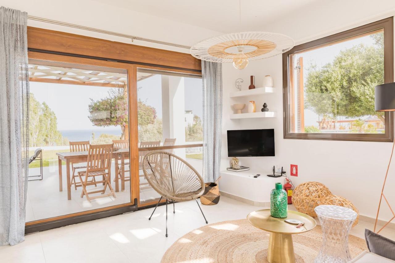 Villa Santa Maria With Private Pool And Sea View 아판토우 외부 사진