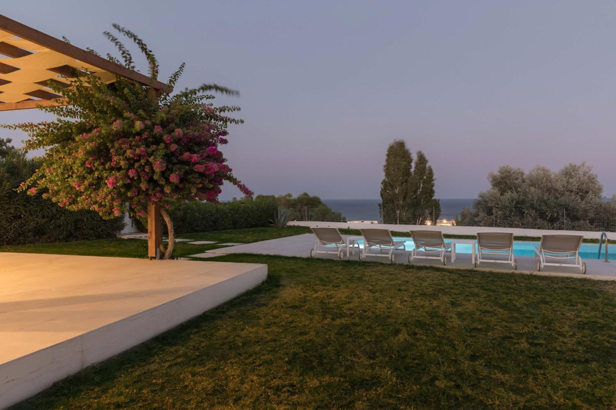 Villa Santa Maria With Private Pool And Sea View 아판토우 외부 사진